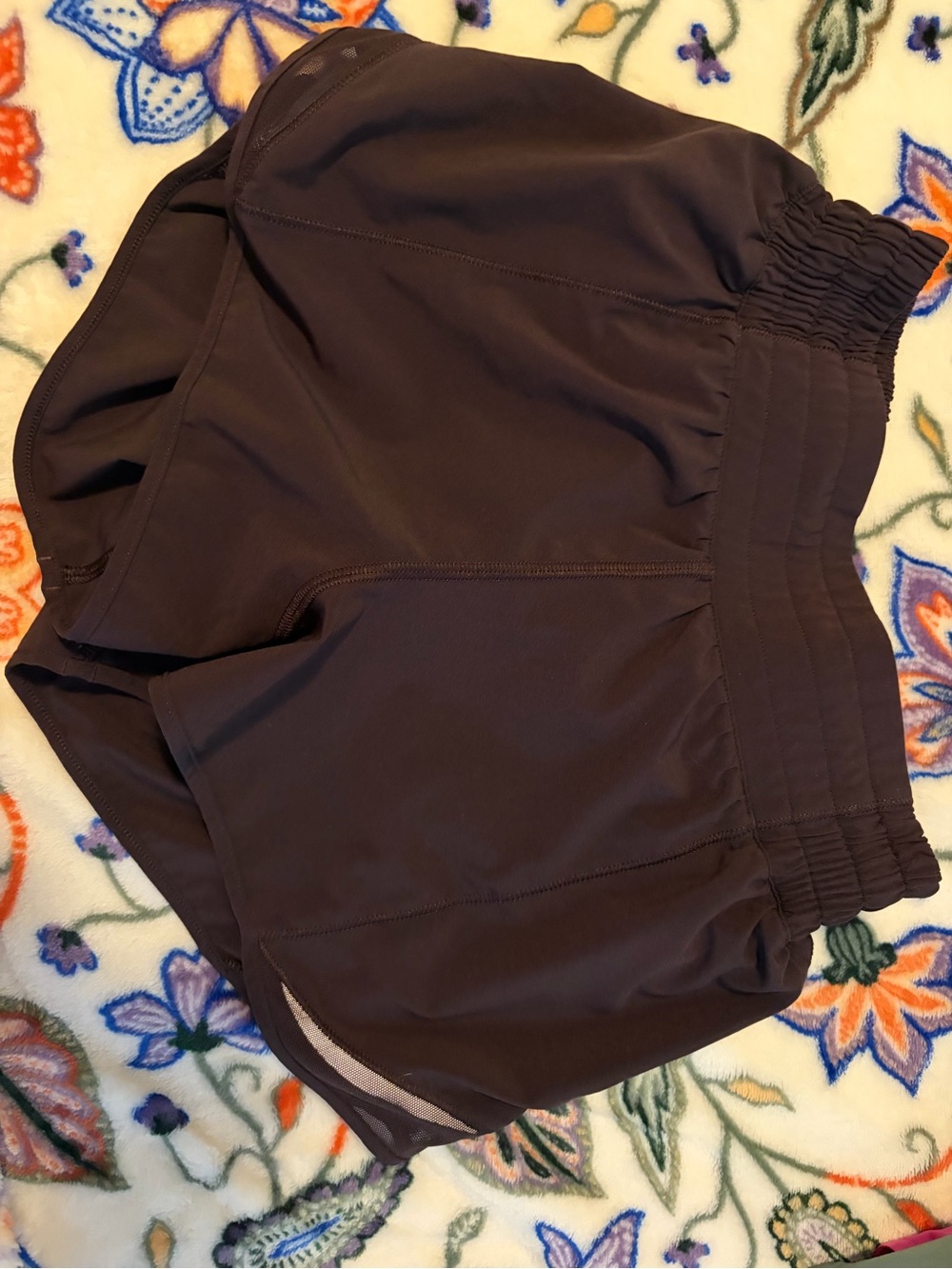 Lululemon Hotty hot size 4